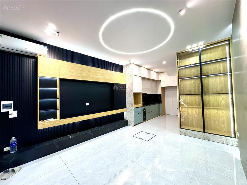 Cực hiếm! nhà đẹp 35m2x5t full nội thất  nhỉnh 10 tỷ  ôtô đỗ cổng  ngõ thông phố xuân la, tây hồ
