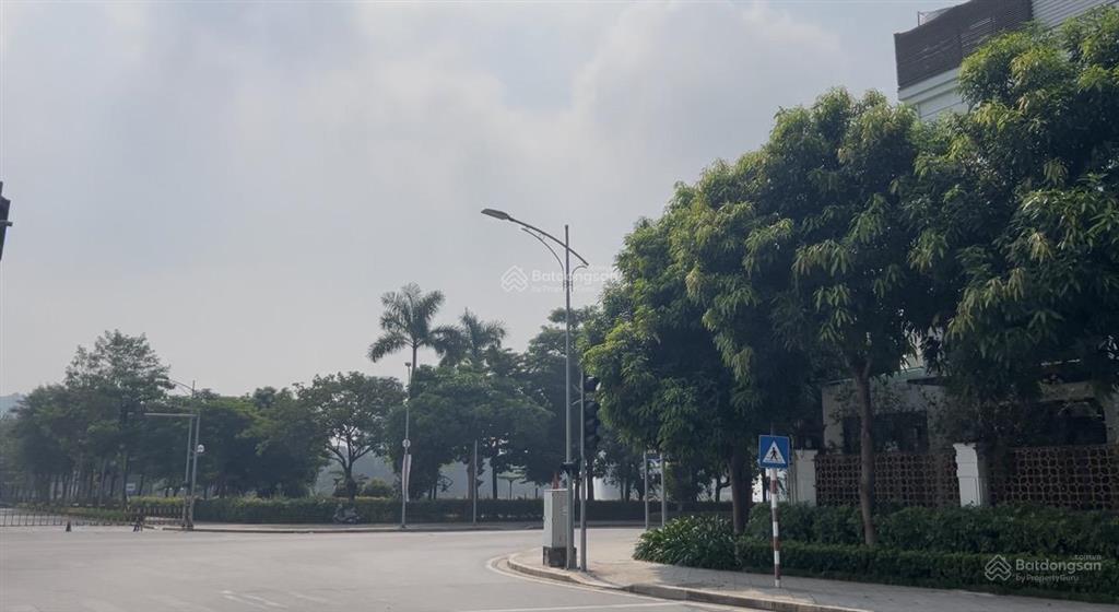 Bán biệt thự mặt hồ starlake. giá chính chủ