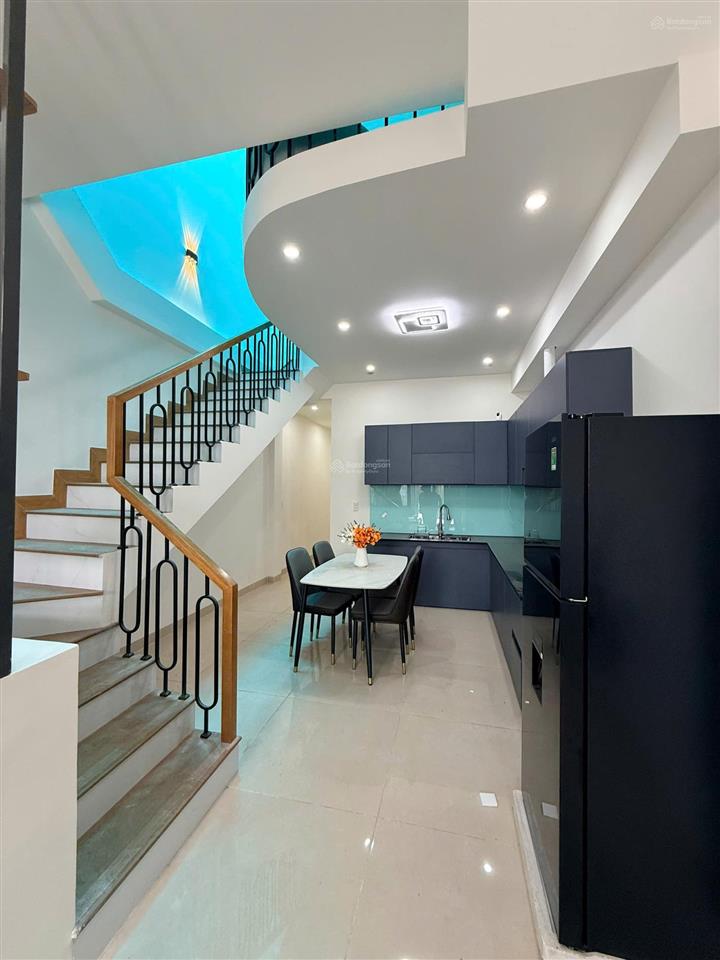 Nhà lầu hoàn công gần cổng 11  tặng bộ nội thất cao cấp