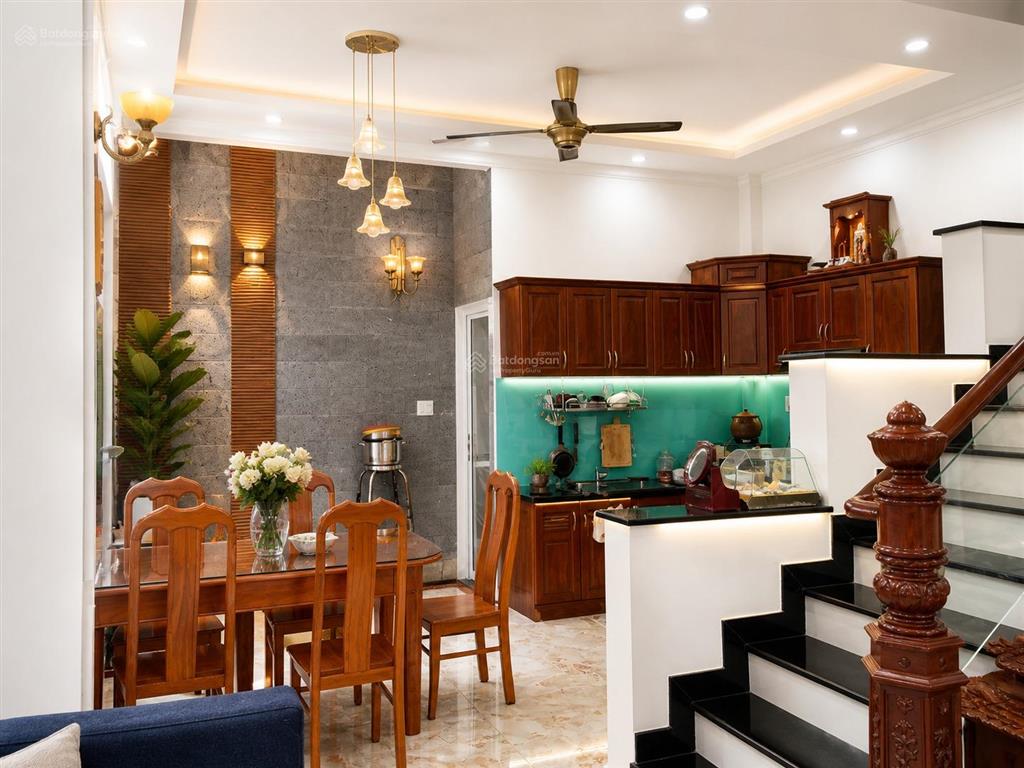Bán nhà 3 tầng đẹp ở ngay, dt 61m2, xe oto ngủ nhà, làng tăng phú nhỉnh 7 tỷ