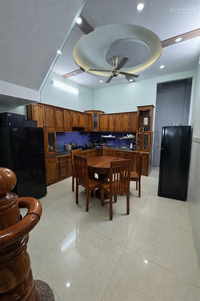Bán nhà ở 3 thế hệ, 4 tầng, dtsd 190m2, đình phong phú,