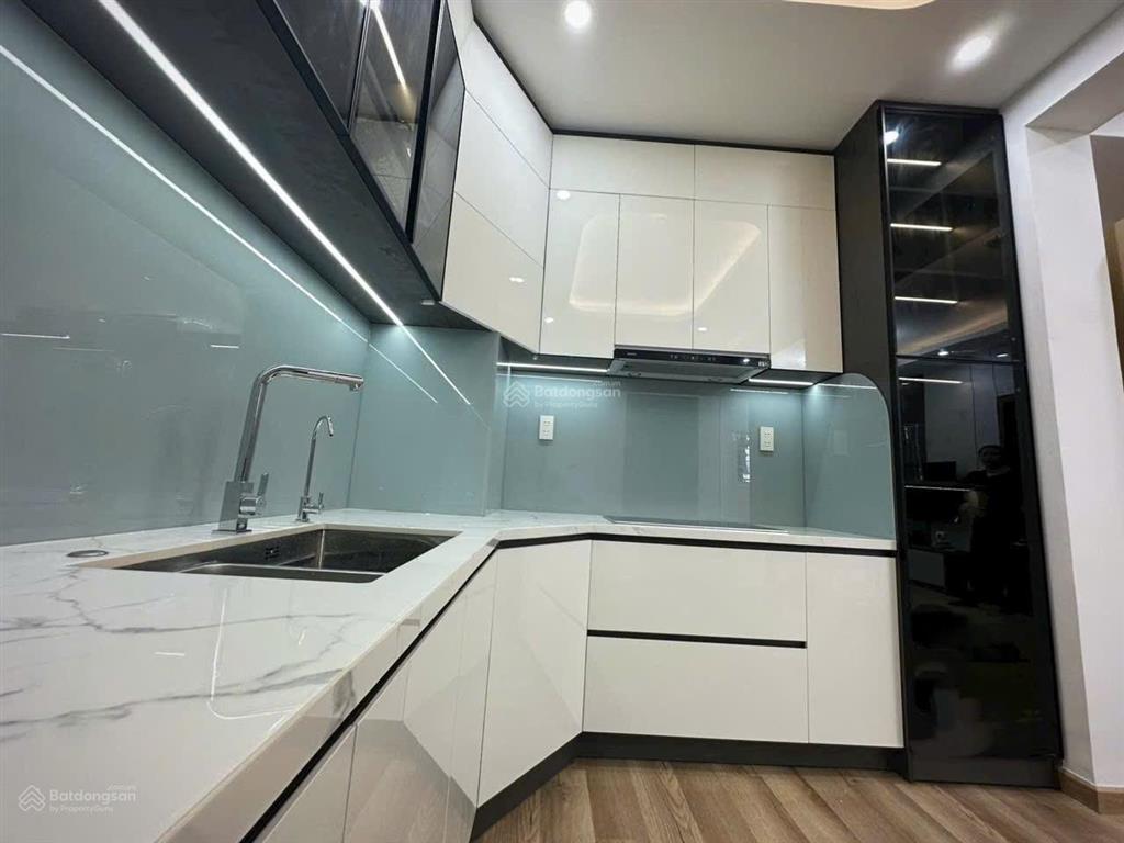 Căn hộ tầng 5 full nội thất dọn vào ở ngay