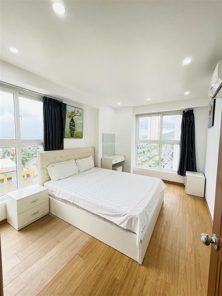 Cần bán nhanh căn hộ 3 pn view biển trung tâm khu du lịch bãi cháy hạ long. đã đầy đủ nội thất.