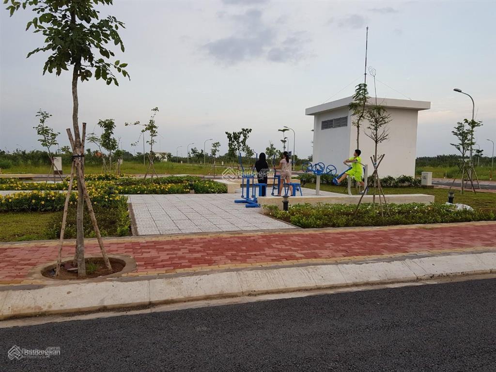 Kẹt tiền cần bán gấp 100m2 view công viên ngay kdc t&t long hậu  gần chợ long hậu, 2tỷ05 sang tên