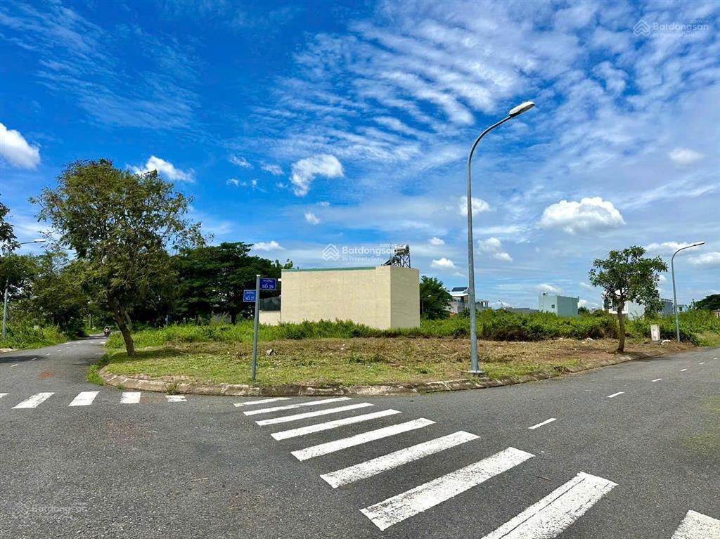 Kẹt tiền cần bán gấp 100m2 view công viên ngay kdc t&t long hậu  gần chợ long hậu, 2tỷ05 sang tên