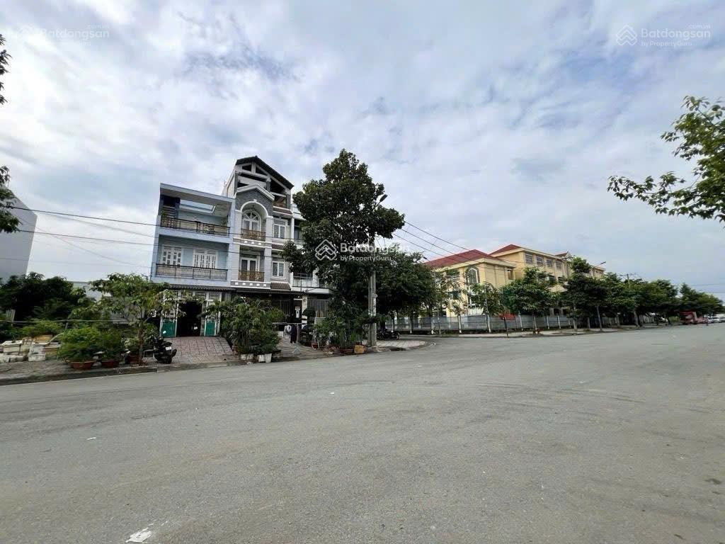 Kẹt tiền bán gấp 110m2 mt đường kinh doanh ngay hưng nhơn, bình chánh , shr 4ty75 công chứng luôn.