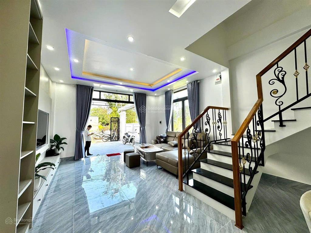 Chính chủ cần bán gấp nhà riêng giá rẻ 3 tầng103m2 phú thượng huế 4pn,4wc