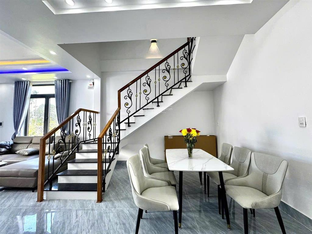 Chính chủ cần bán gấp nhà riêng giá rẻ 3 tầng103m2 phú thượng huế 4pn,4wc