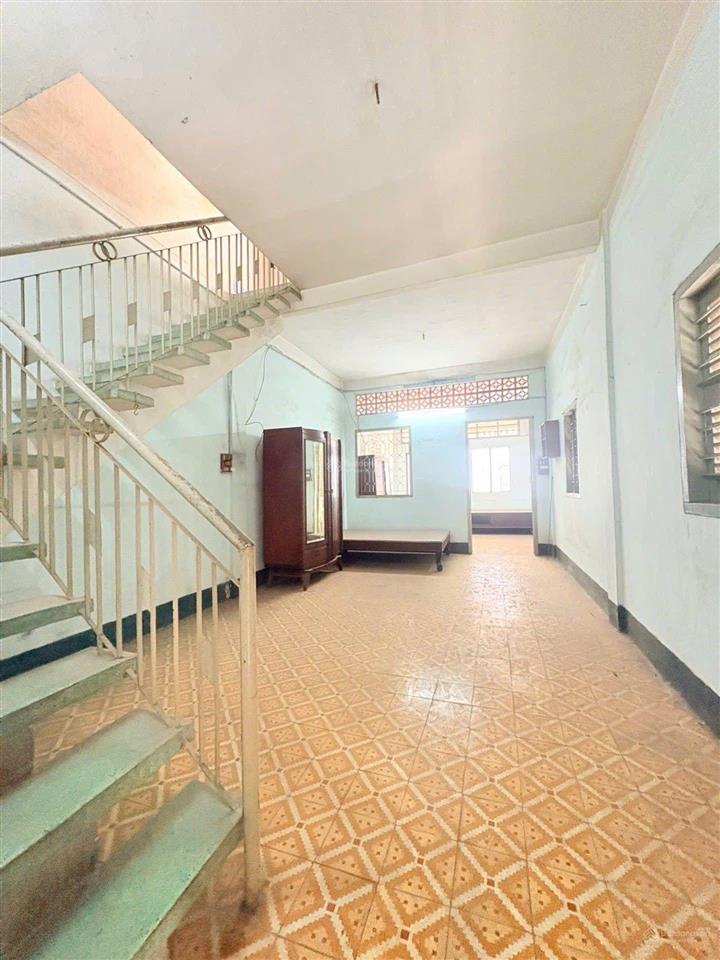 Nhà bán 3 tầng, đường phạm văn hai, tân bình, diện tích 3.9x17m, giá chỉ 8. x tỷ