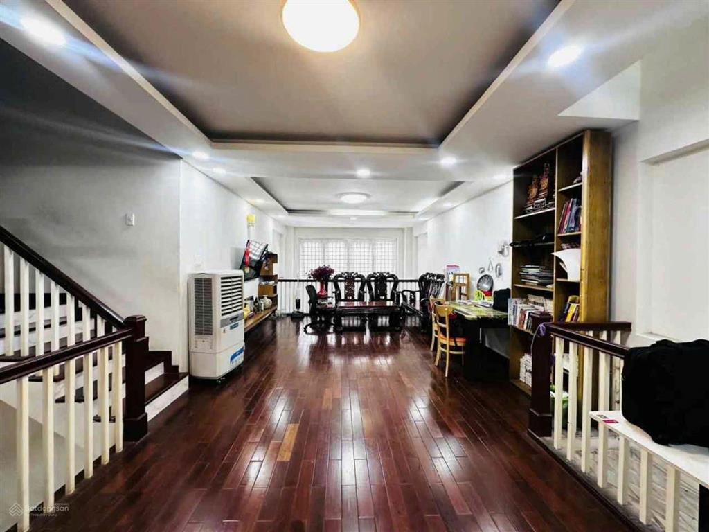 Nhà bán 5 tầng, hẻm 6m, gần mặt tiền nguyễn gia trí d2, bình thạnh, 4.5x15m, giá 22 tỷ.