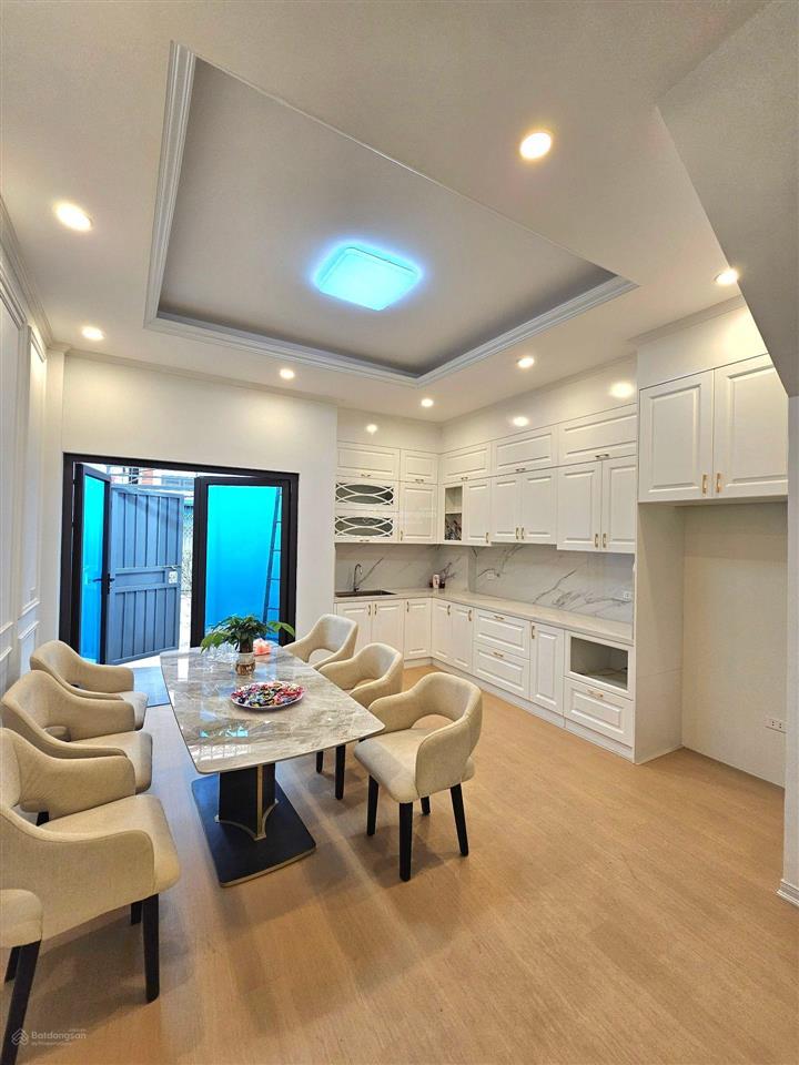 Bán gấp giá nào cũng bán cho khách thiện chí oto đỗ cửa 2 mặt ngõ nhà đẹp ở ngay