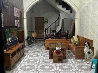 Nhà phố cổ tiện ích bạt ngàn gần chợ, sân bay trường học các cấp, đối diện vườn hoa ngọc lâm