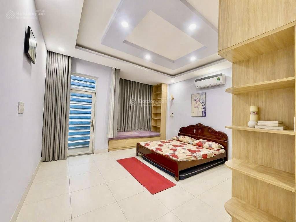 Bán nhà sát gigamall  100m2  ngang 5  hxh thông  khu nhiều khách tìm