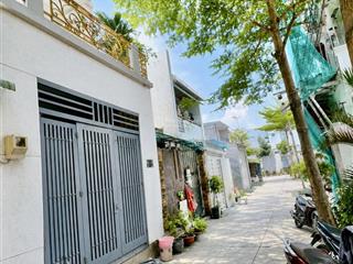 Bán nhà 2 tầng  hxh  60m2(4x16)m  6,7tỷ(tl) kdc hồng long  hiệp bình  thủ đức