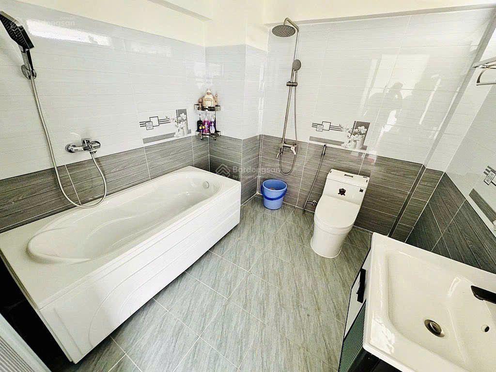 Bán nhà mặt tiền kdc phú lợi quận 8  4 tầng btct  4x24  mt đường 10m  hoàn công đủ  chỉ 7.x tỷ