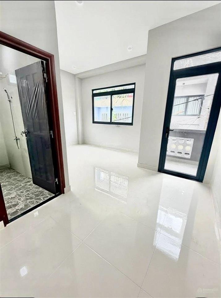 Xe hơi đỗ cửa  chợ nhị thiên đường quận 8  ngang 5.2m  3 tầng  nhỉnh 5 tỷ  mới vào ở ngay
