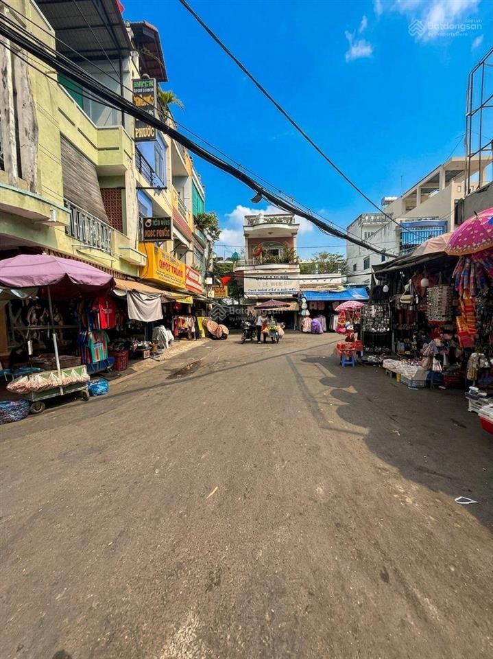Xe hơi đỗ cửa  chợ nhị thiên đường quận 8  ngang 5.2m  3 tầng  nhỉnh 5 tỷ  mới vào ở ngay