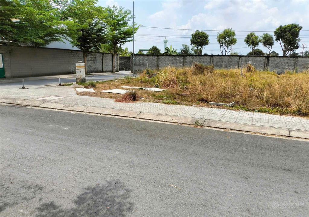 Cần bán gấp lô góc 2 mặt tiền 130m2 full thổ cư giá 1 tỷ 600 triệu tại tân phú trung  củ chi