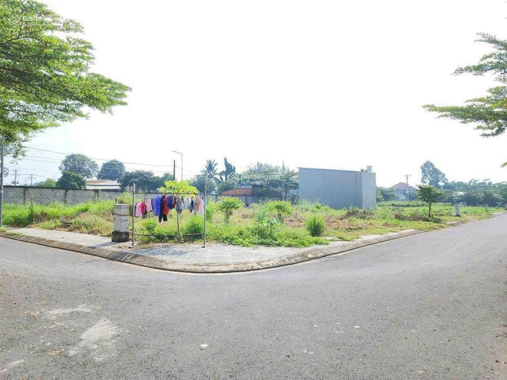 Cần bán gấp lô góc 2 mặt tiền 130m2 full thổ cư giá 1 tỷ 600 triệu tại tân phú trung  củ chi