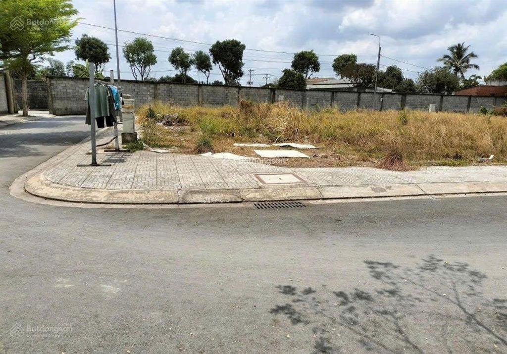 Cần bán gấp lô góc 2 mặt tiền 130m2 full thổ cư giá 1 tỷ 600 triệu tại tân phú trung  củ chi