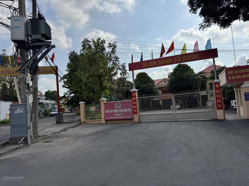 Nhà mặt tiền gần ga tàu điện metro đại học quốc gia khu công nghệ cao chỉ 9 đồng 7