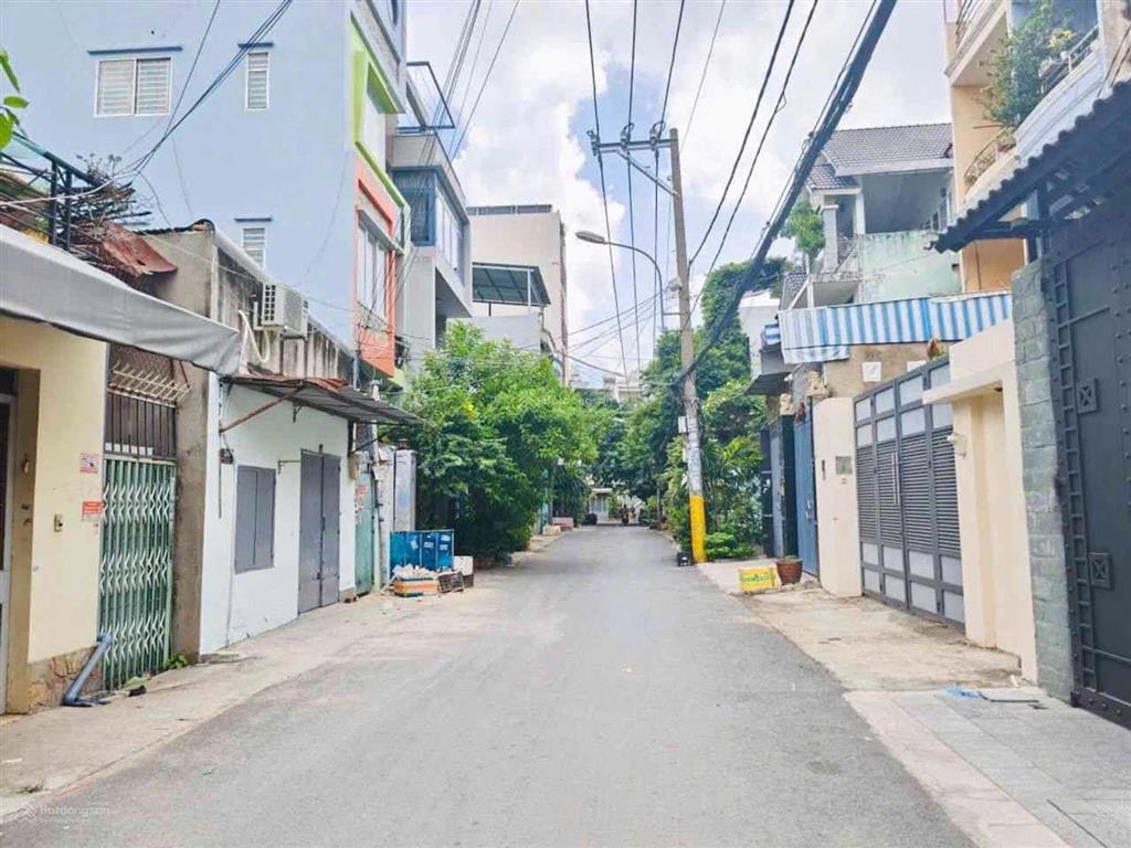 Nhà mới ở ngay  dương quảng hàm gò vấp