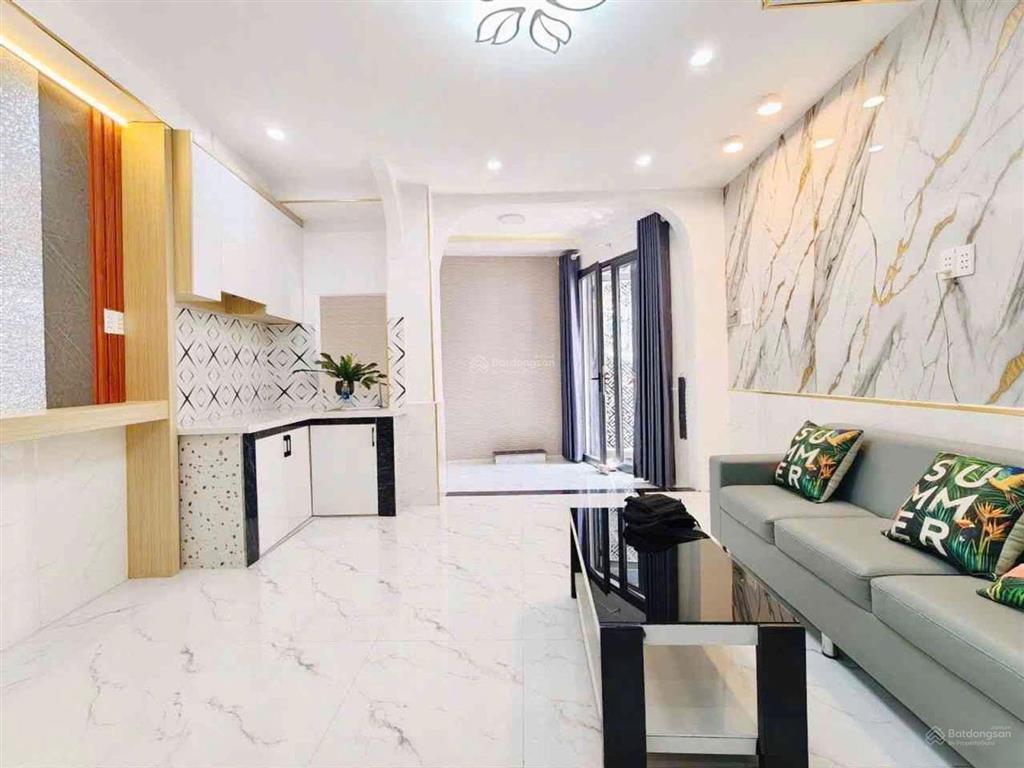 Nhà mới ở ngay  dương quảng hàm gò vấp