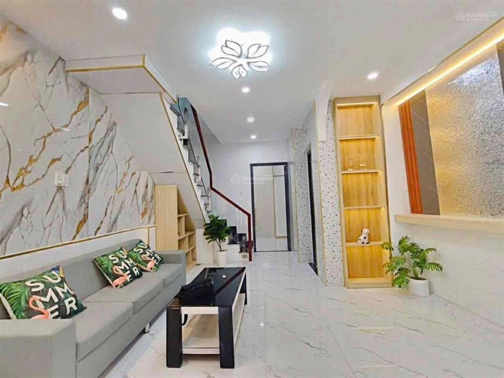 Nhà mới ở ngay  dương quảng hàm gò vấp
