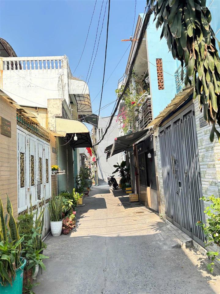 Chỉ với 4,55 tỷ có ngay căn nhà ngay quang trung, phù hợp để ở, vị trí thuận tiện đi mọi nơi