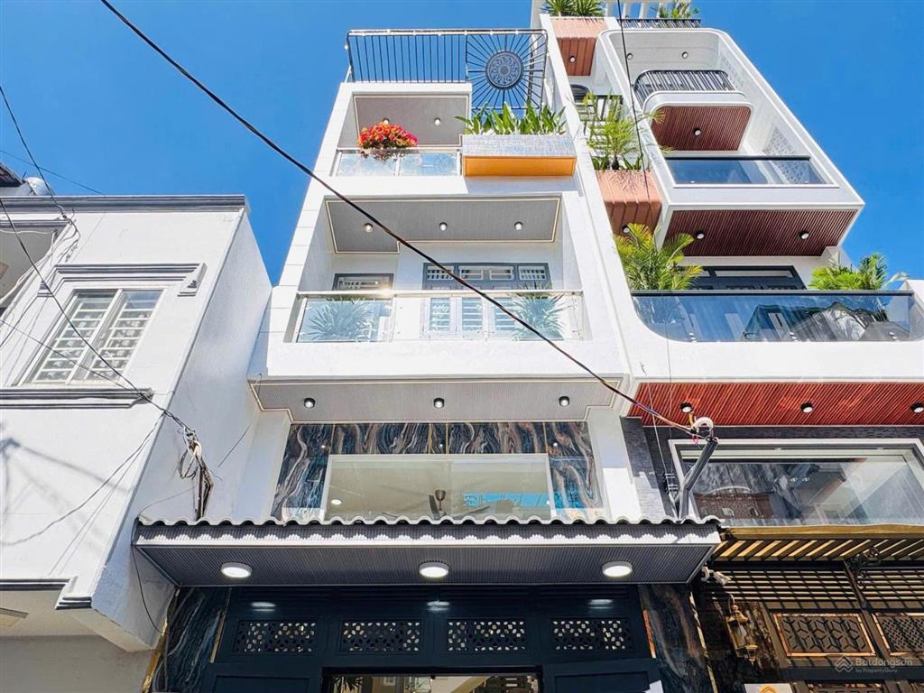 Bán gấp nhà giá tốt đường trước nhà 6m