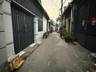 80m2  shr  ngang 5.5m  nhà 2 tầng  gần chợ hóc môn  3.95 tỷ tl