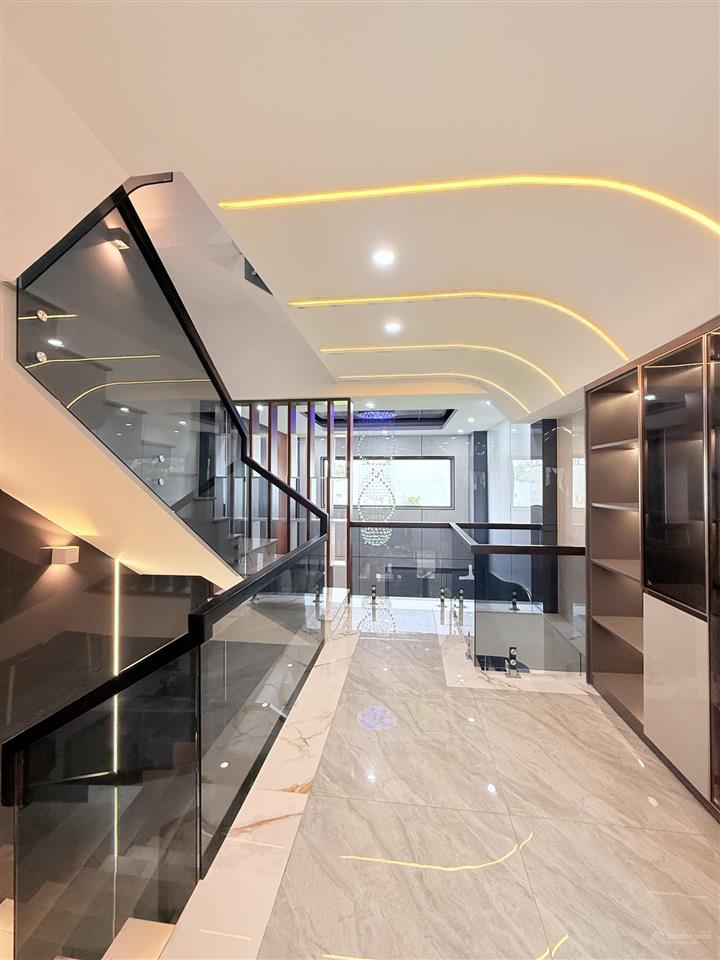 4x16m  1 trệt 1 lửng 2 lầu sân thượng  4pn 5wc  có phòng xông hơi riêng