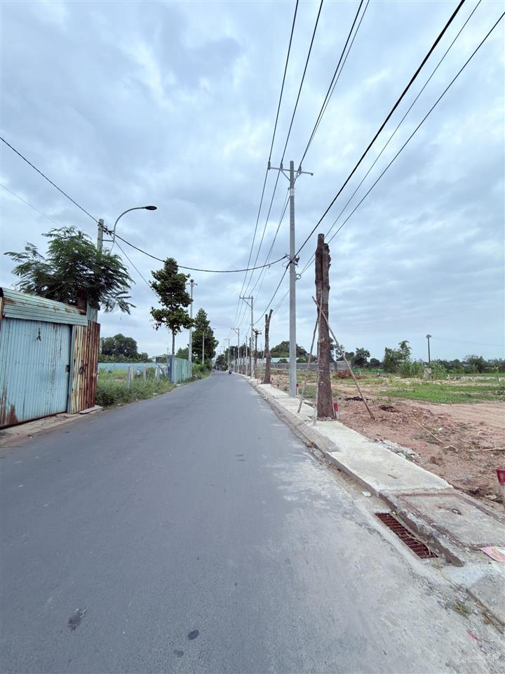 110m  shr  3tỷ69  mặt tiền lý thị nê thông phan văn hớn  full thổ cư  đất cao ráo, chủ gấp bán
