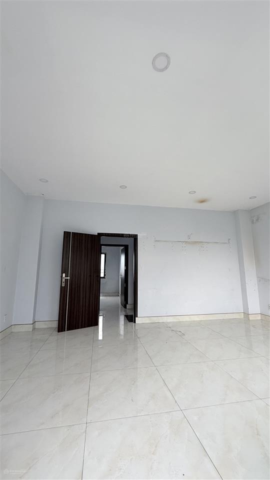 6pn  4wc  6,7 tỷ tl  4 tầng btct  hẻm 2 xe hơi tránh  ngang lớn  sổ hoàn công  chủ thiện chí