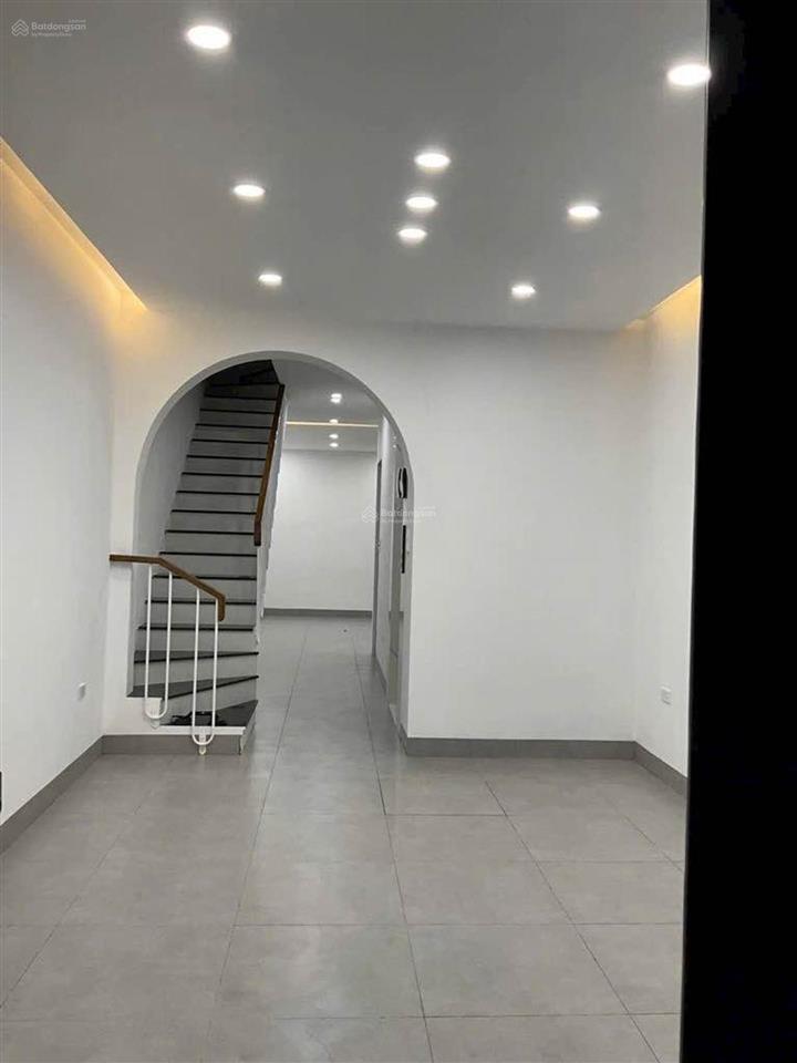 Phân lô cán bộ, ô tô qua, 5 tầng thang máy, hiện đại giá 9,9 tỷ