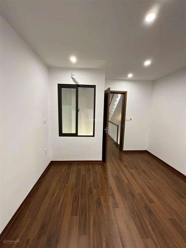 Phân lô cán bộ, ô tô qua, 5 tầng thang máy, hiện đại giá 9,9 tỷ