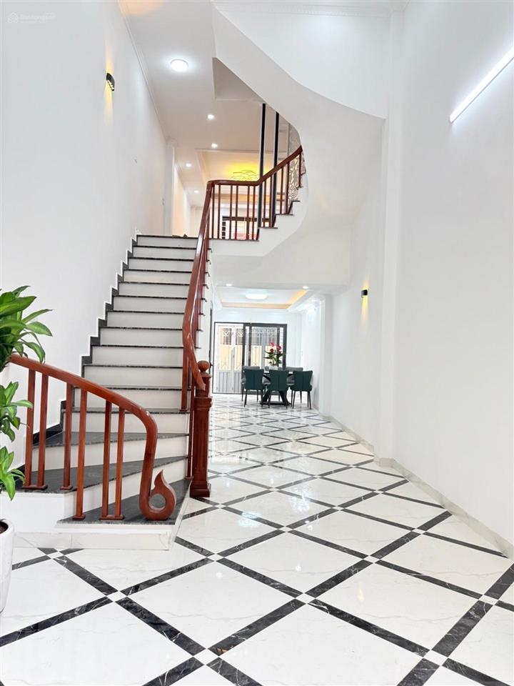Nhà tựu liệt 42m 5 tầng 2 mặt ngõ thoáng trước sau cách ô tô 20m nhà mới đẹp về ở ngay