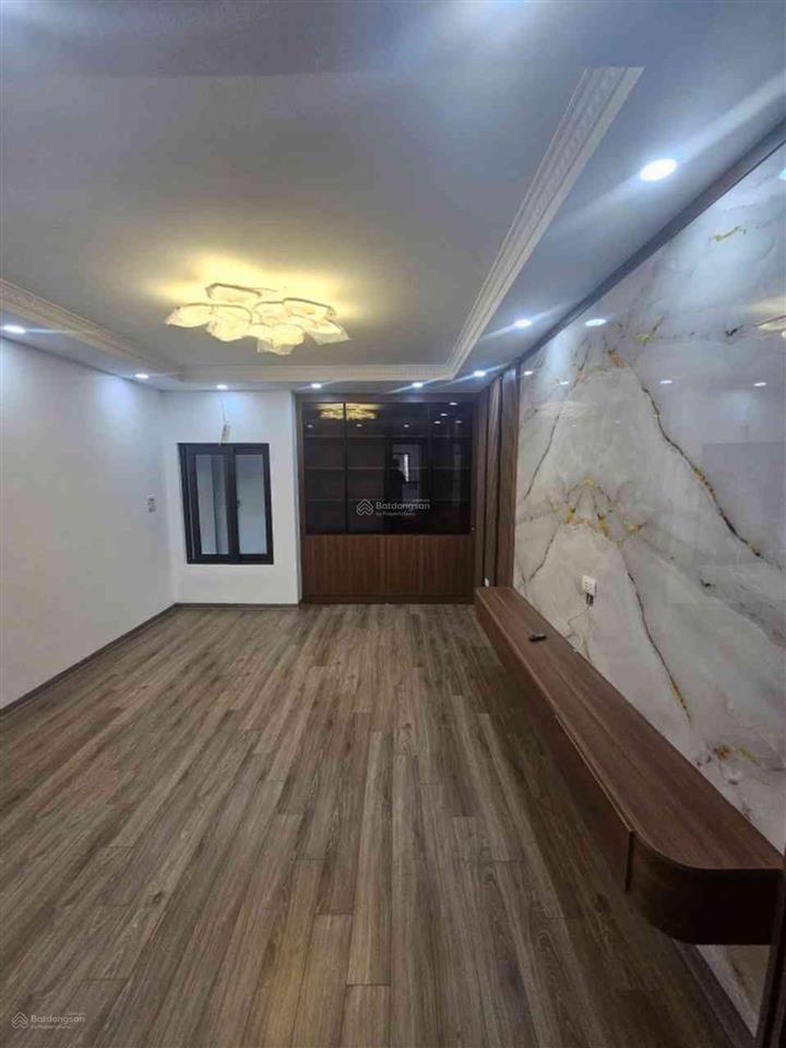 Ô tô sát nhà  gần trường, bệnh viện, trung tâm thanh trì  nhà mới 7 tầng thang máy