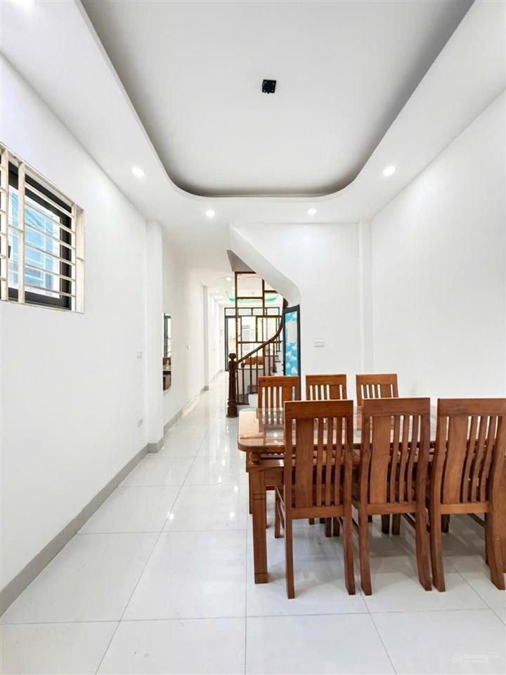 Lô góc 2 thoáng  nhà đẹp ở ngay  cách ô tô vài bước chân  trung tâm tứ hiệp