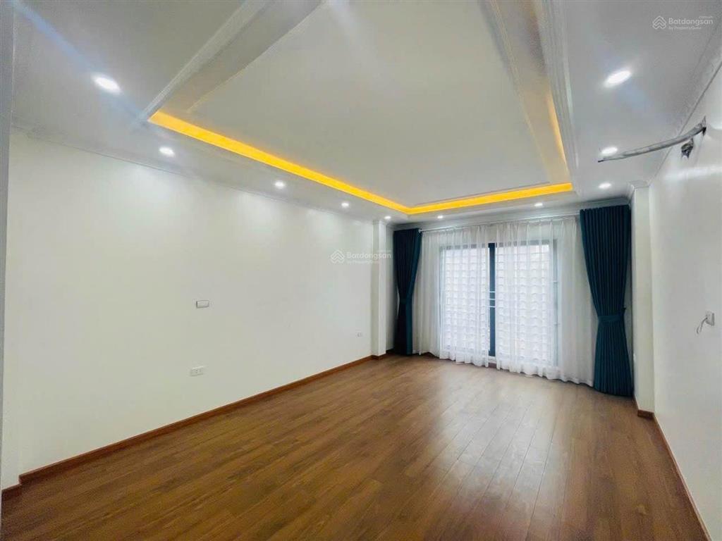 Ngọc hồi  nhà mới thang máy ô tô đỗ cửa 40m 6 tầng