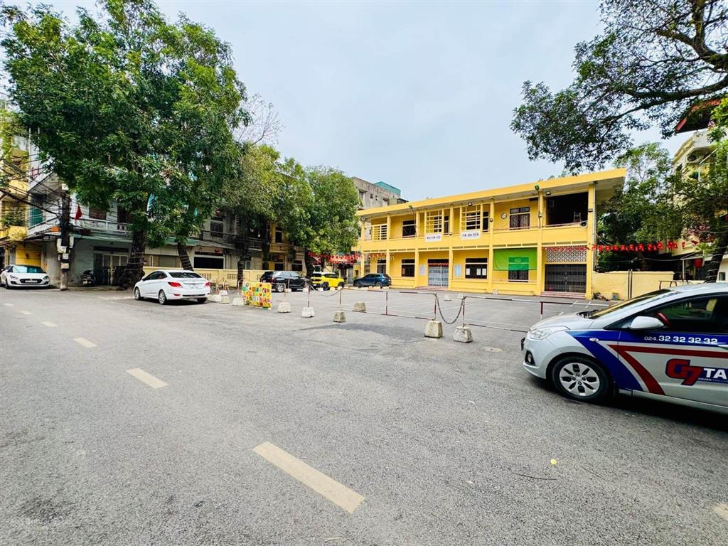 Bán đất tặng nhà 3 tầng 4 phòng ngủ phân lô cán bộ  trung tâm thanh trì