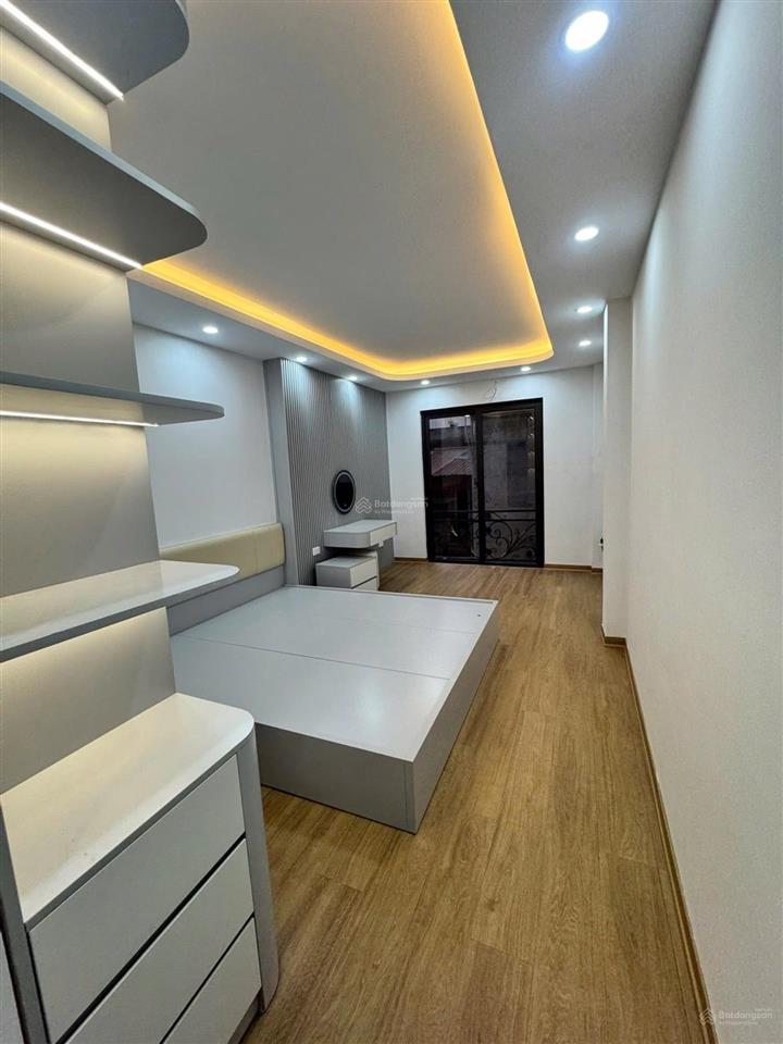 Nhà 7 tầng thang máy gần chợ văn điển ở ngay cực đẹp