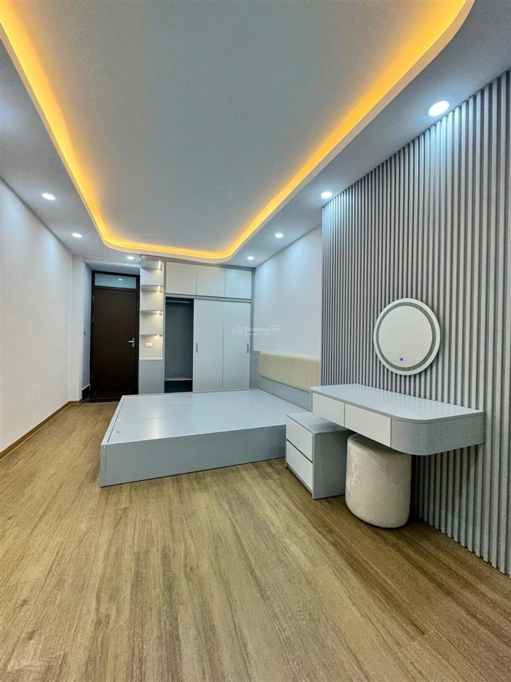 Nhà 7 tầng thang máy gần chợ văn điển ở ngay cực đẹp