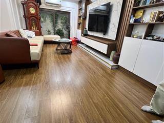 Nhà dân xây 5 tầng 42m², 2 mặt thoáng ô tô đỗ cổng chỉ nhỉnh 9 tỷ