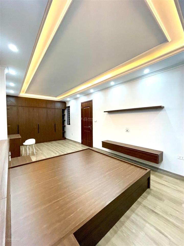 Nhà mới 42m  6 tầng thang máy, 2 mặt thoáng, giá chỉ 11,x tỷ