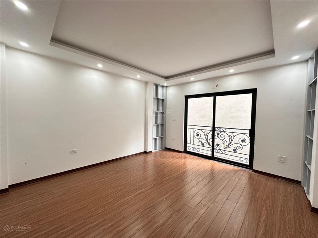 Nhà lô góc 2 mặt thoáng trung tâm thanh trì, về ở ngay