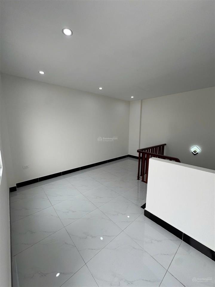 Nhà lô góc 2 mặt thoáng trung tâm thanh trì, về ở ngay
