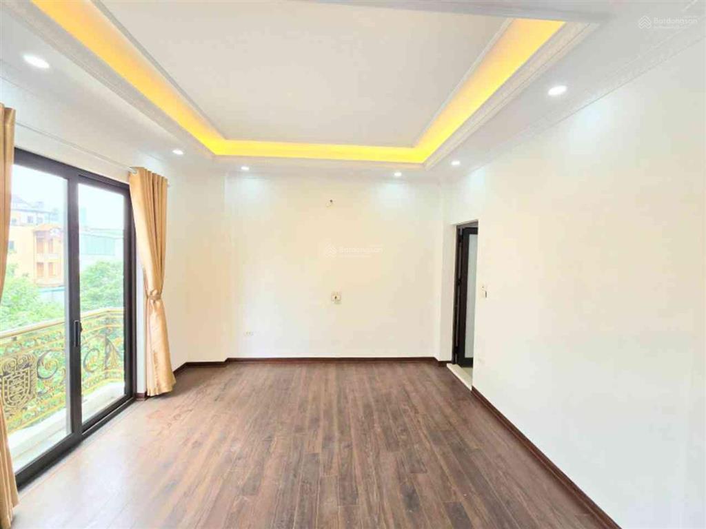 Lô góc 2 thoáng  6 tầng thang máy  ô tô tránh