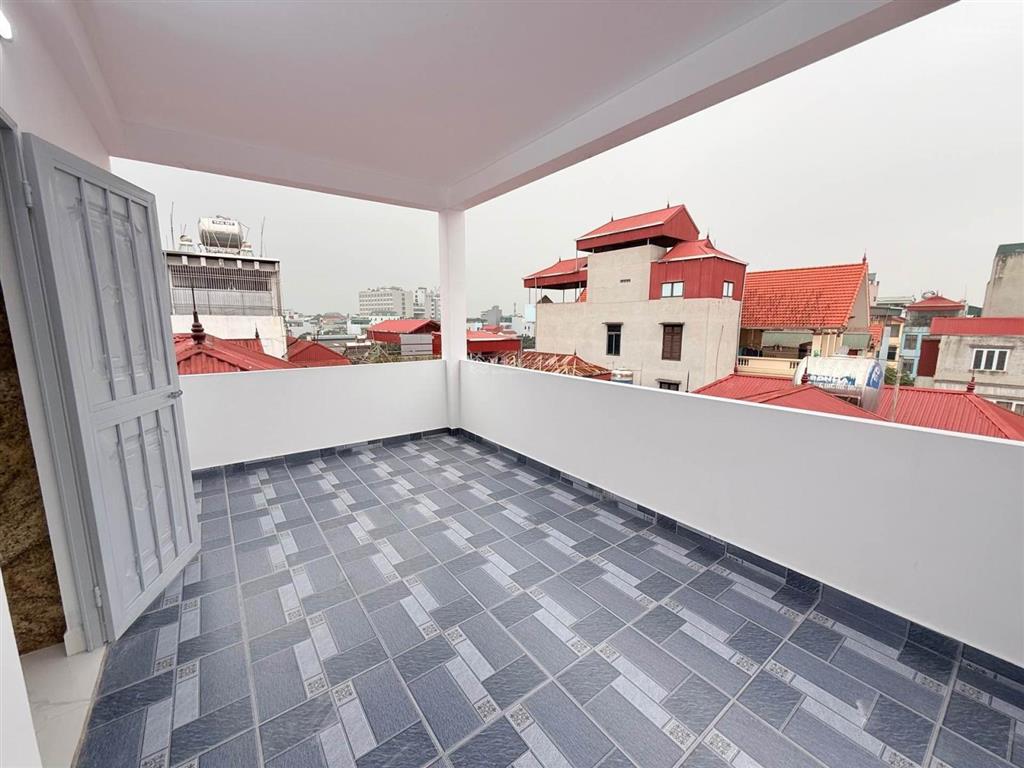 Nhà lô góc 6 tầng thang máy cách phố vũ lăng 20m, dt 63m
