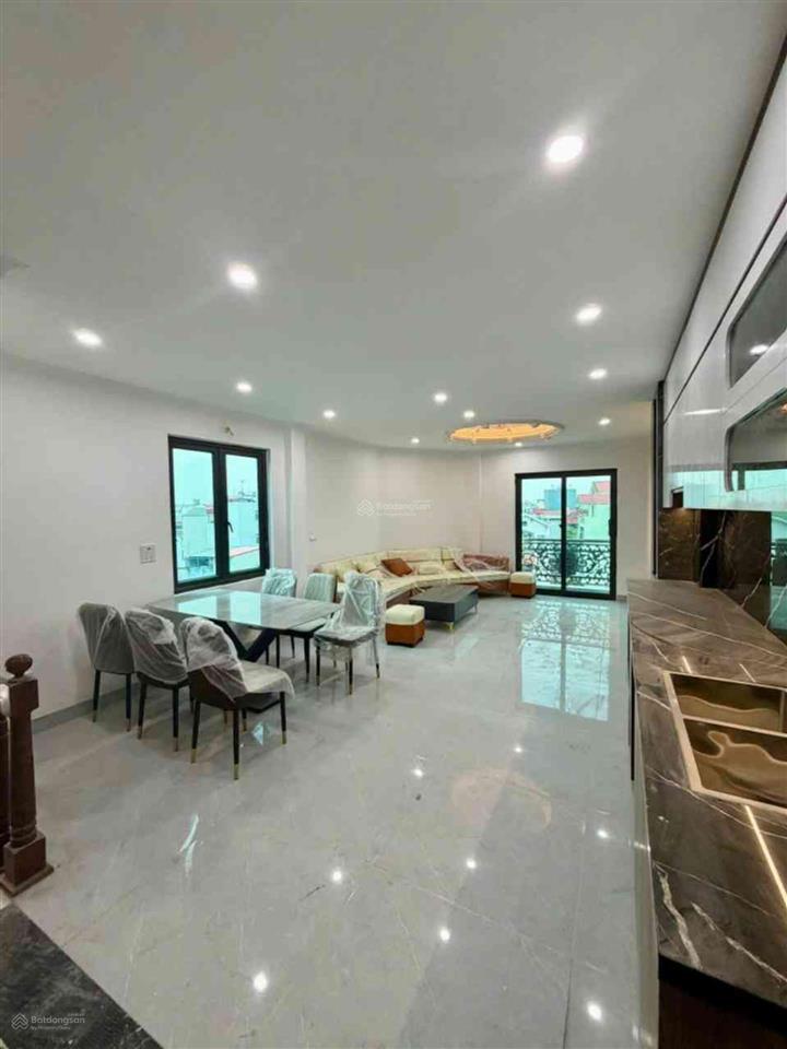 Nhà 6 tầng thang máy tương chúc ô tô ngủ trong nhà chỉ 8. x tỷ
